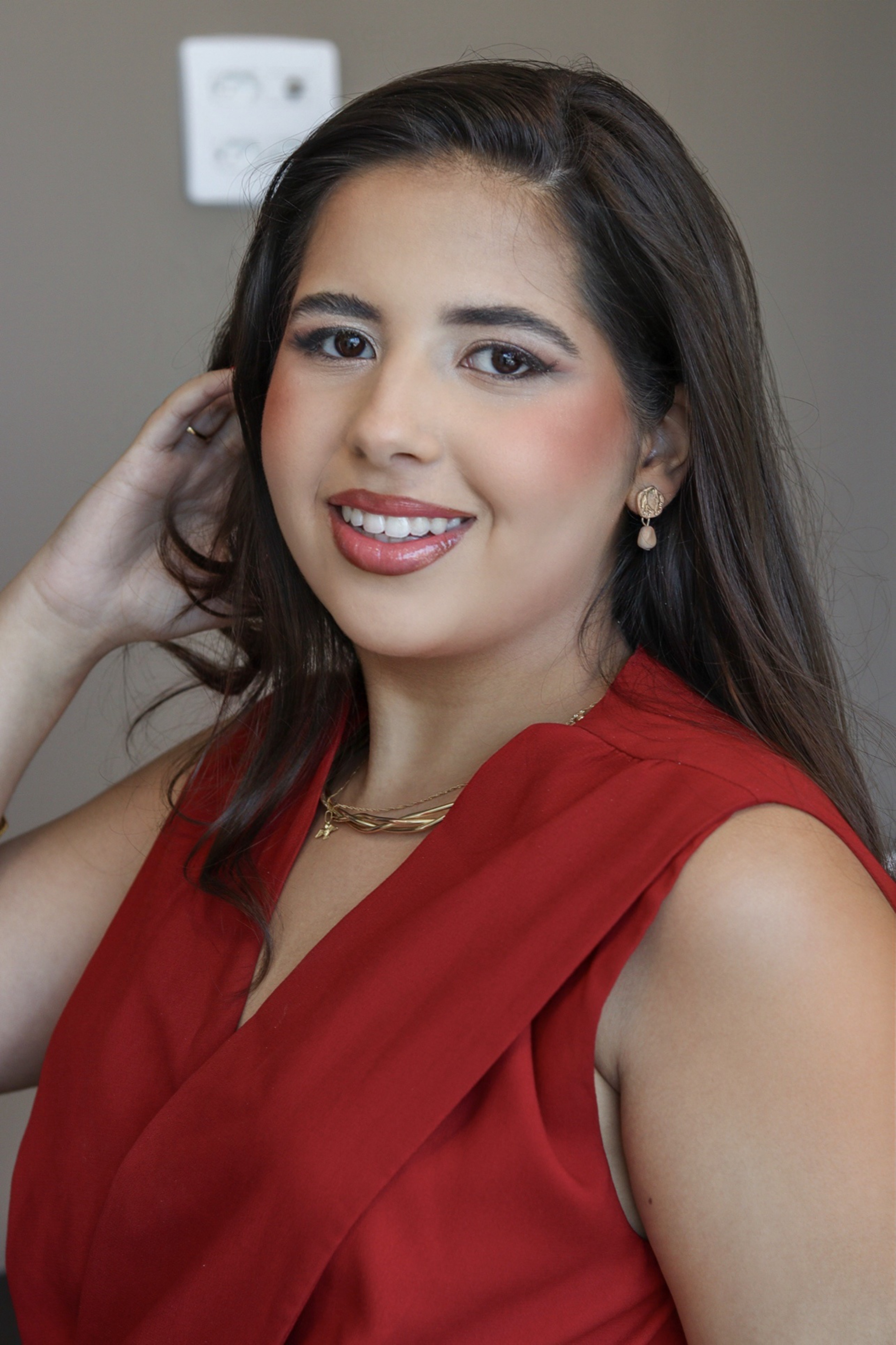 Dra. Helena Sebin sorrindo com acolhimento