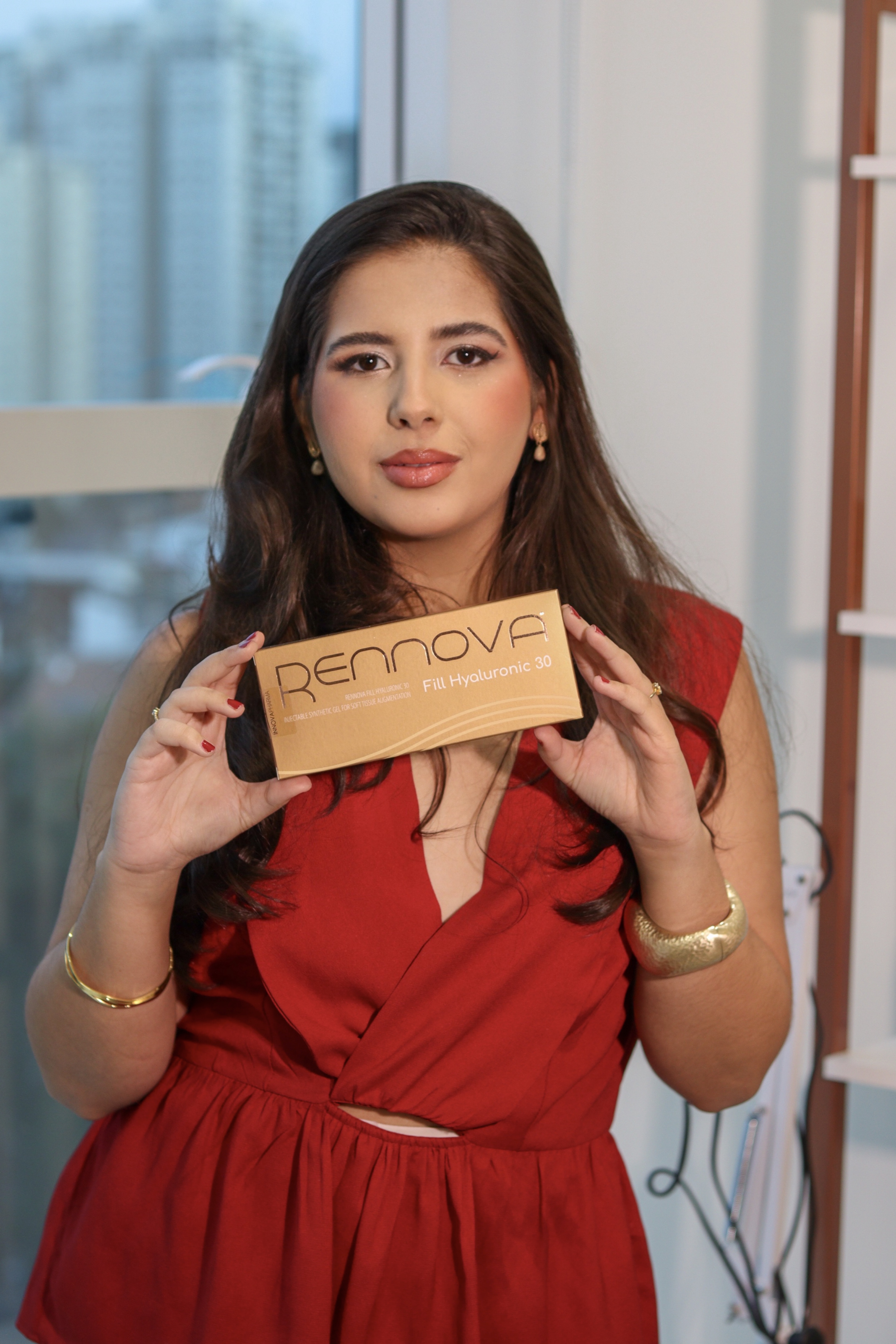 Dra. Helena Sebin apresentando Rennova Fill Hyaluronic para Harmonização de Glúteos