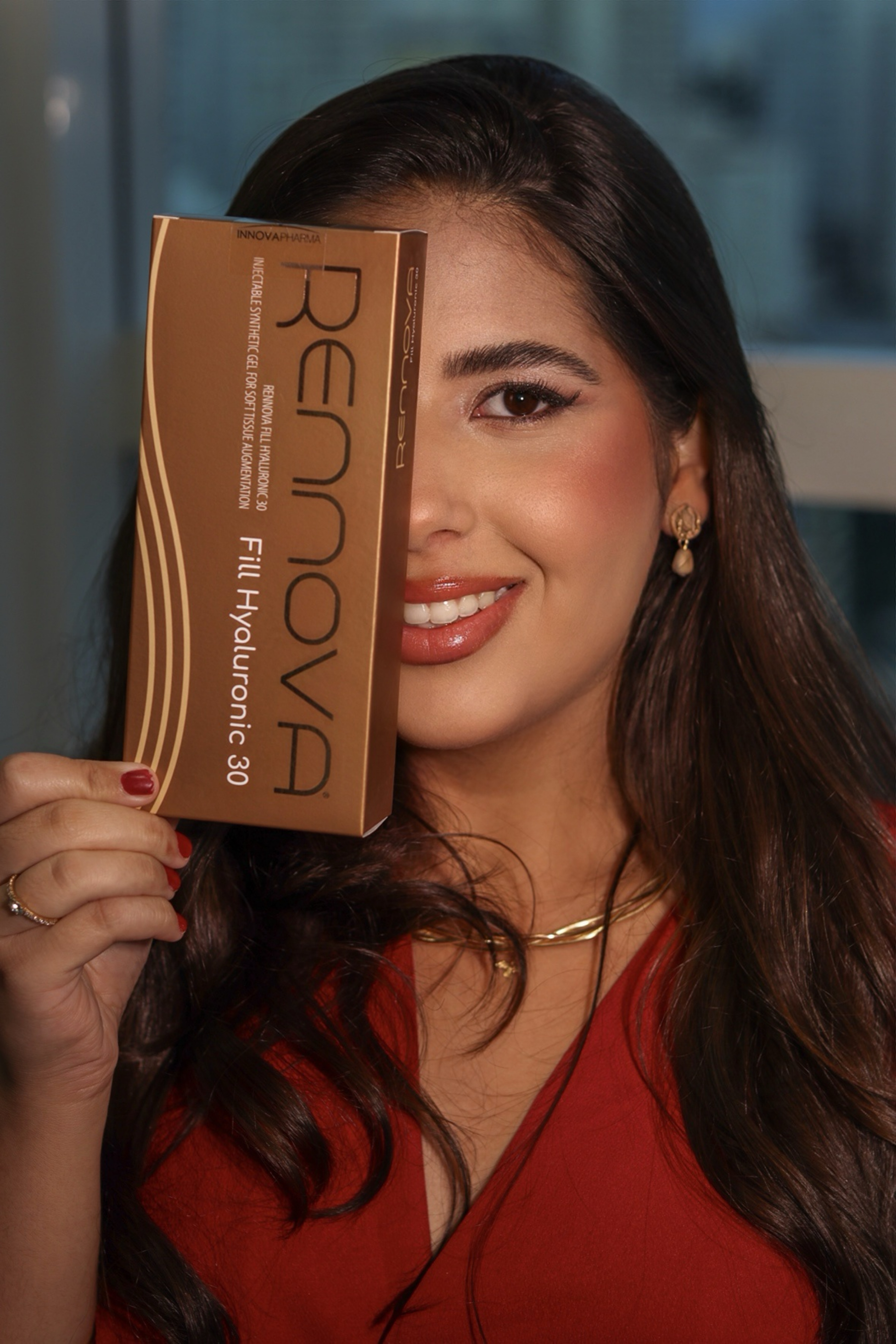 Dra. Helena Sebin com Rennova Fill Hyaluronic para harmonização corporal
